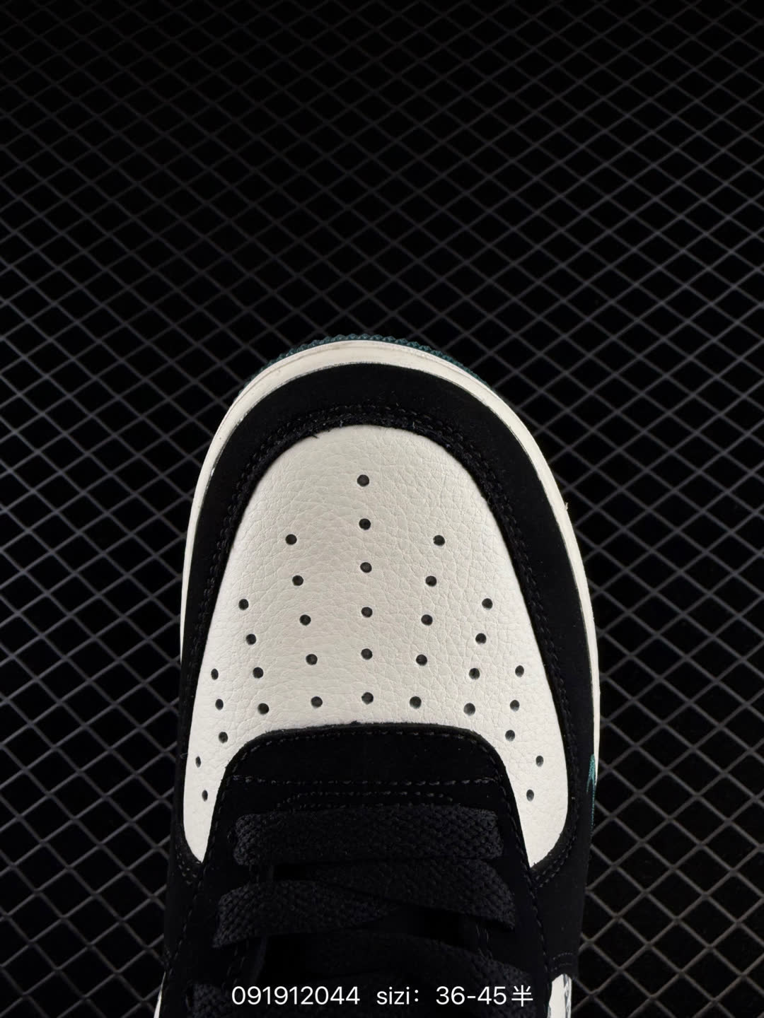 UNDEFEATED x Nike Air Force 1